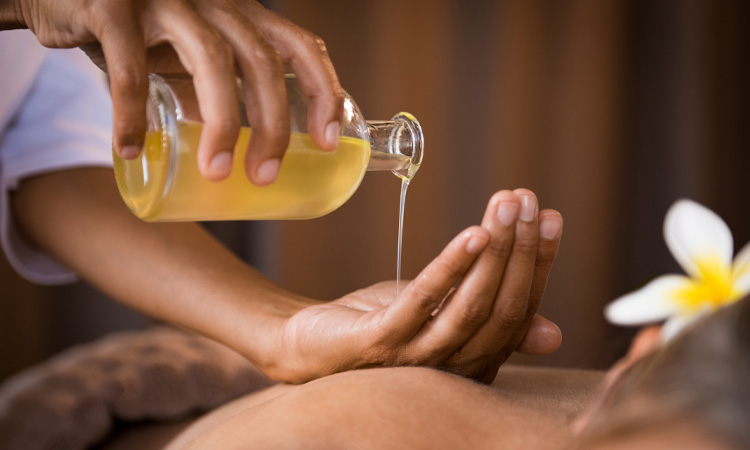 The-Rose-Bangkok-Relaxing-Oil-Thai-Massage
